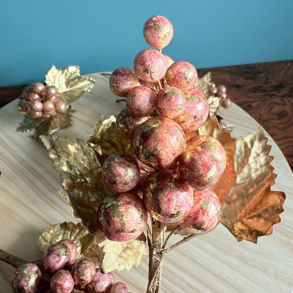 7 Vtg Gold & Peach Faux Grape Clusters Wired Sprigs Stems Gold Leaf Accent - Picture 4 of 13
